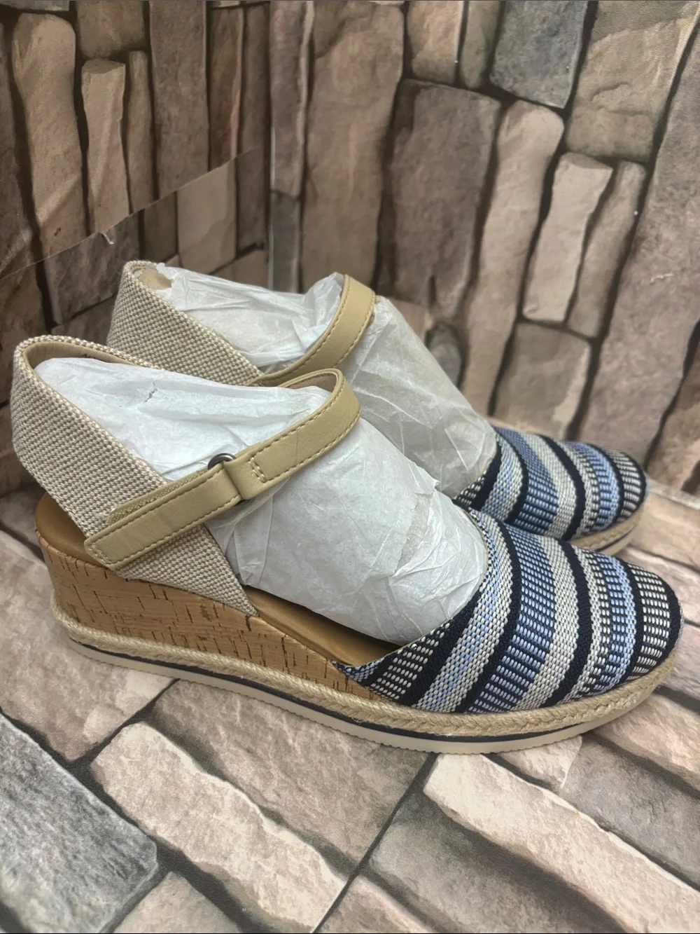 New Baretraps Alycia wedge sandals Sz 9